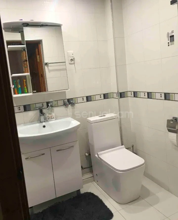 4 Սենյականոց Բնակարան Քարե Շենքում, 105քմ, 5/5 հարկ, Կապիտալ Վերանորոգված