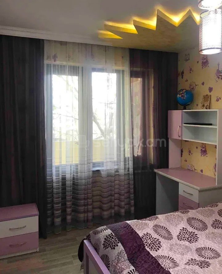 4 Սենյականոց Բնակարան Քարե Շենքում, 105քմ, 5/5 հարկ, Կապիտալ Վերանորոգված