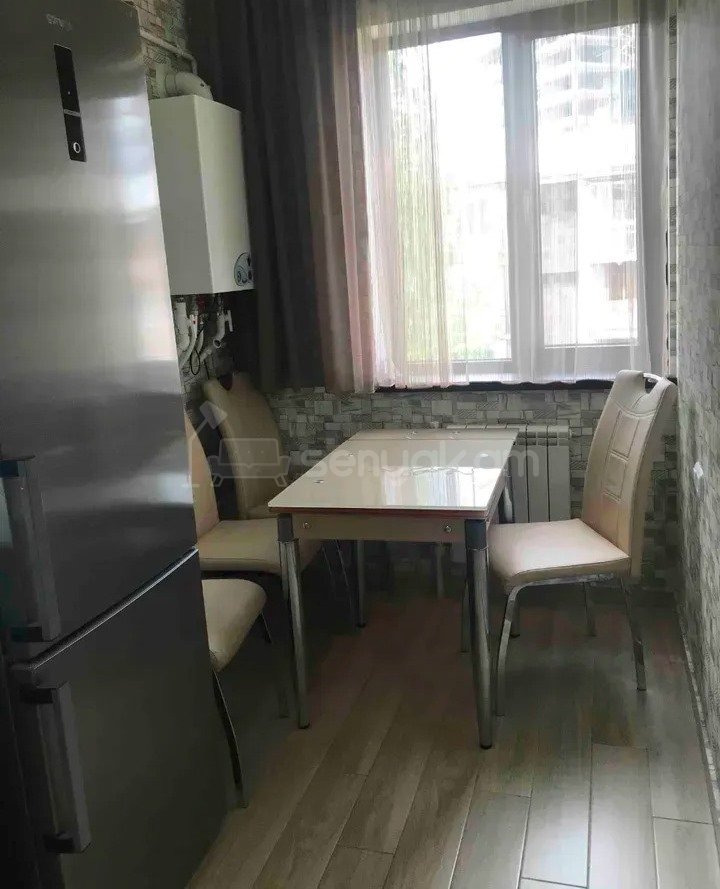 4 Սենյականոց Բնակարան Քարե Շենքում, 105քմ, 5/5 հարկ, Կապիտալ Վերանորոգված