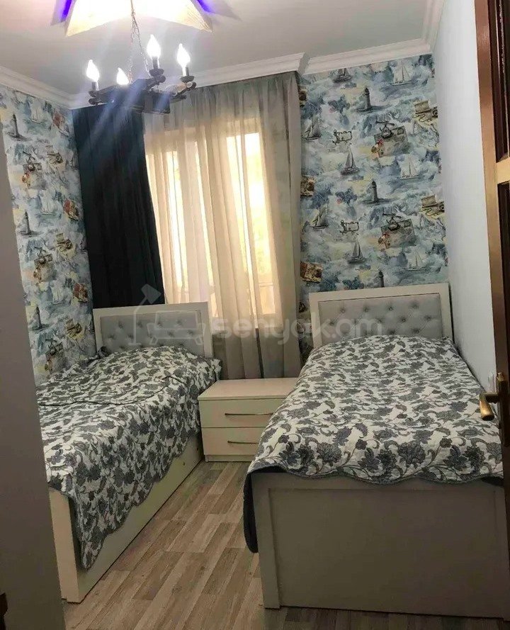 4 Սենյականոց Բնակարան Քարե Շենքում, 105քմ, 5/5 հարկ, Կապիտալ Վերանորոգված