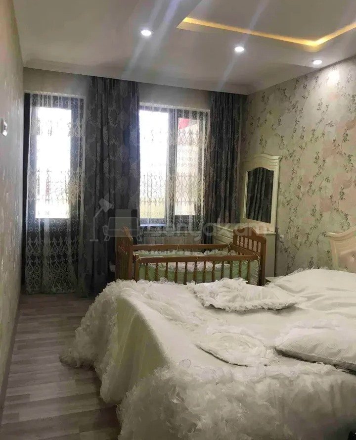 4 Սենյականոց Բնակարան Քարե Շենքում, 105քմ, 5/5 հարկ, Կապիտալ Վերանորոգված