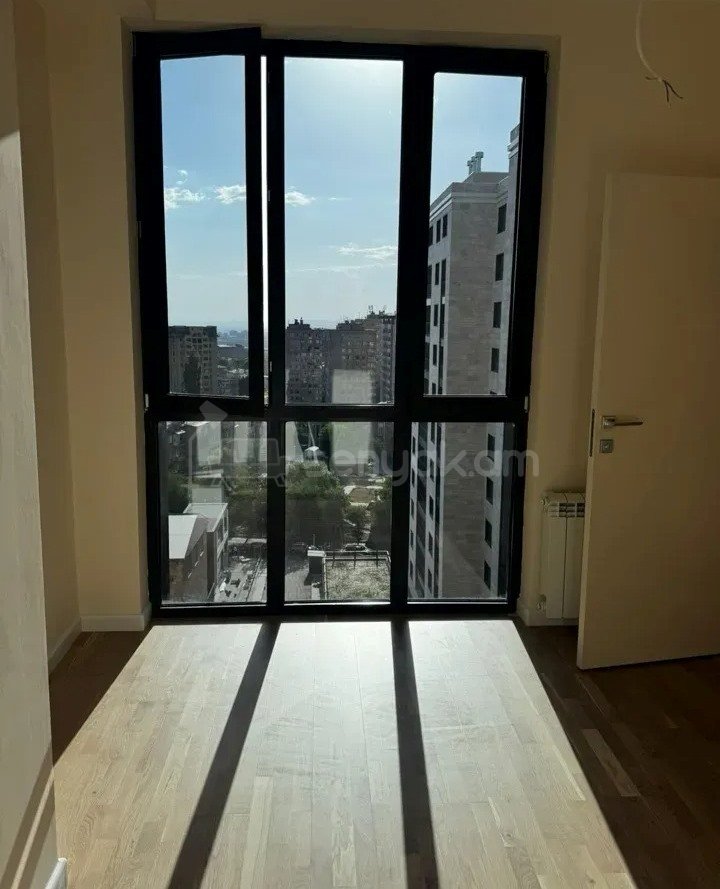 4 Սենյականոց Բնակարան Նորակառույցում, 112քմ, 10/16 հարկ, Կապիտալ Վերանորոգված