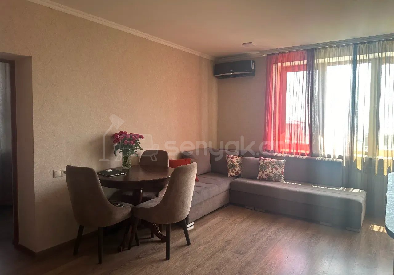 3 Սենյականոց Բնակարան Քարե Շենքում, 45քմ, 4/5 հարկ, Դիզայներական Վերանորոգված, Կահավորված