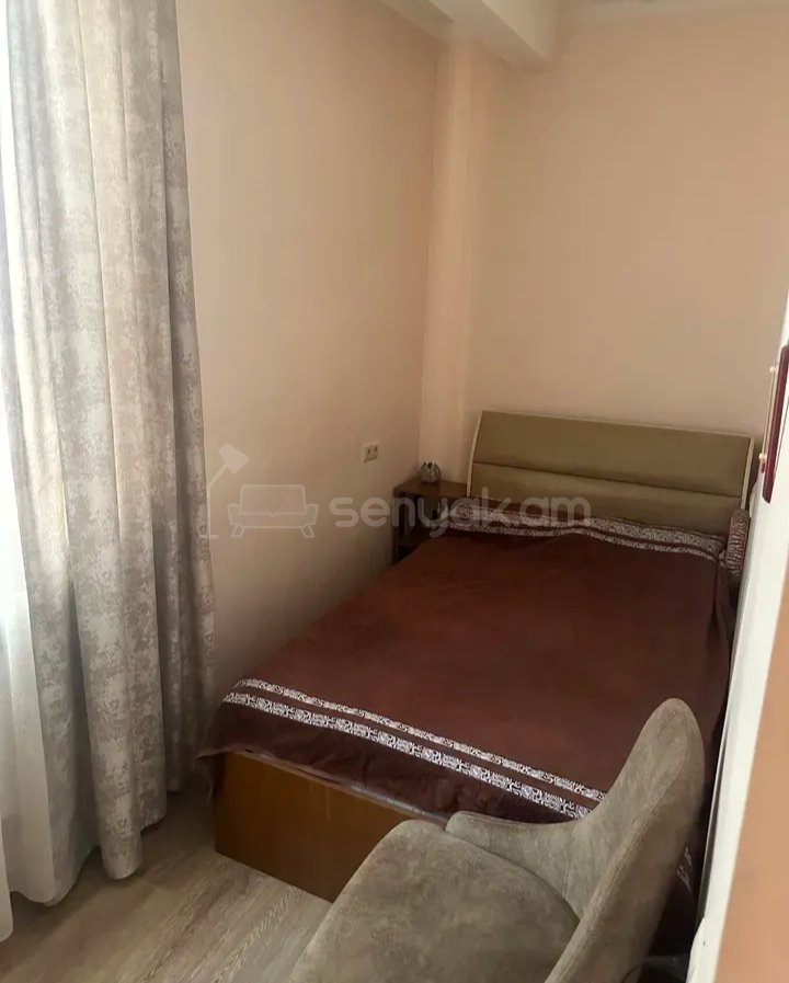 3 Սենյականոց Բնակարան Քարե Շենքում, 45քմ, 4/5 հարկ, Դիզայներական Վերանորոգված, Կահավորված