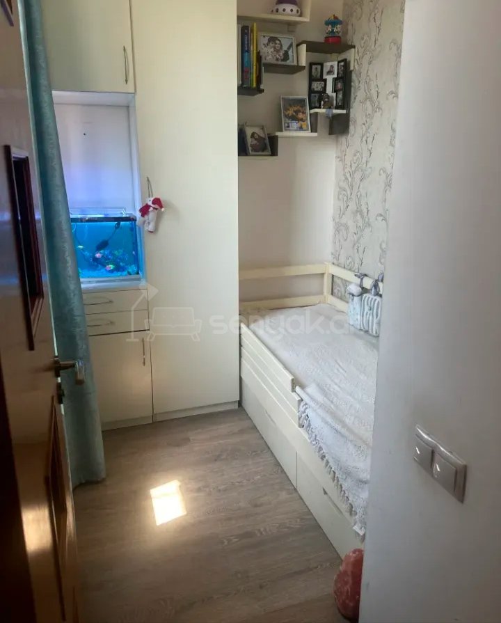 3 Սենյականոց Բնակարան Քարե Շենքում, 45քմ, 4/5 հարկ, Դիզայներական Վերանորոգված, Կահավորված