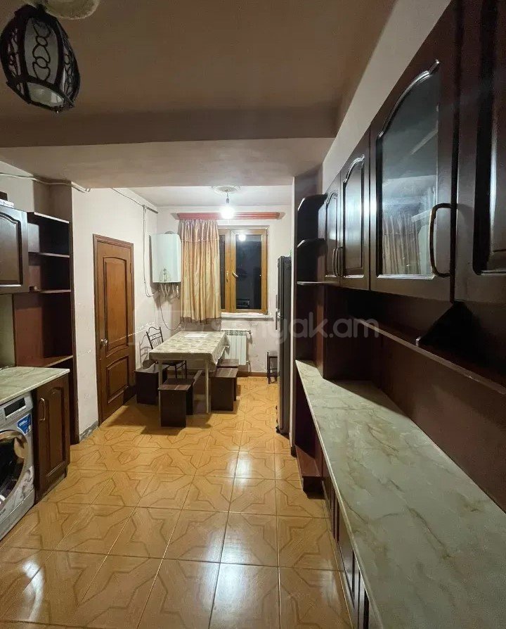 3 Սենյականոց Բնակարան, 93քմ, 3/9 հարկ, Նորմալ Վիճակում