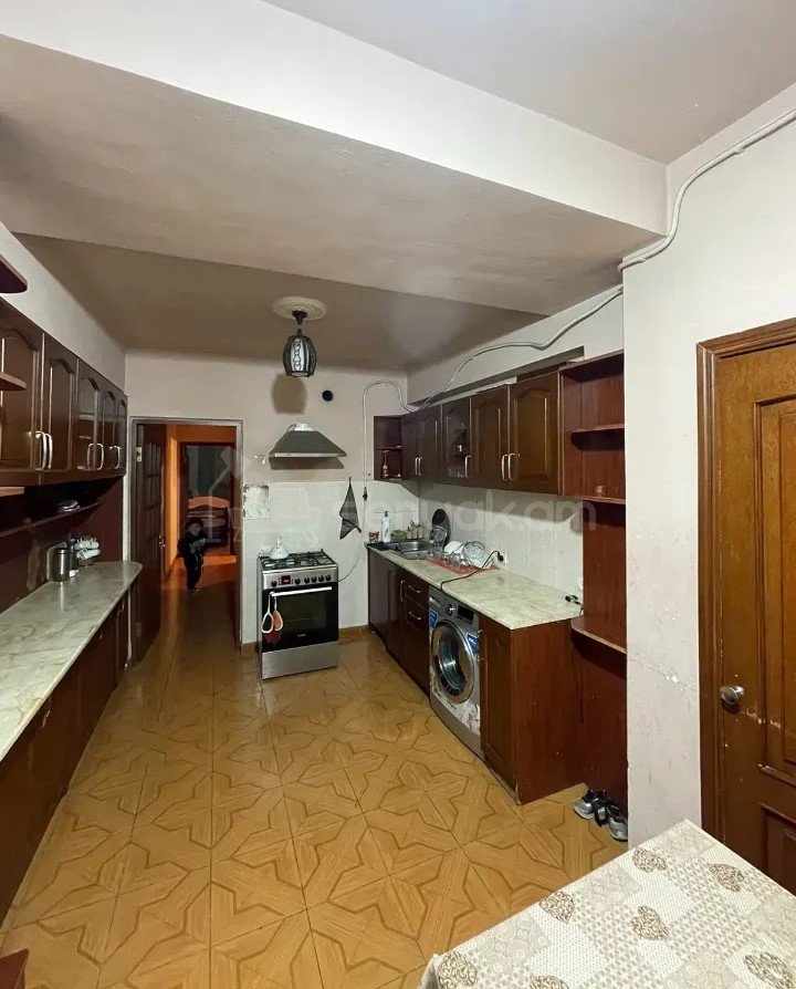 3 Սենյականոց Բնակարան, 93քմ, 3/9 հարկ, Նորմալ Վիճակում