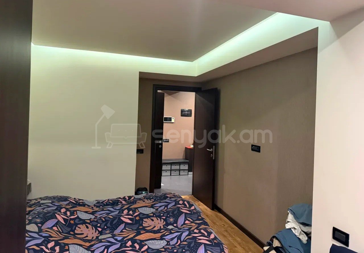 3 Սենյականոց Բնակարան Քարե Շենքում, 78քմ, 5/5 հարկ, Կապիտալ Վերանորոգված