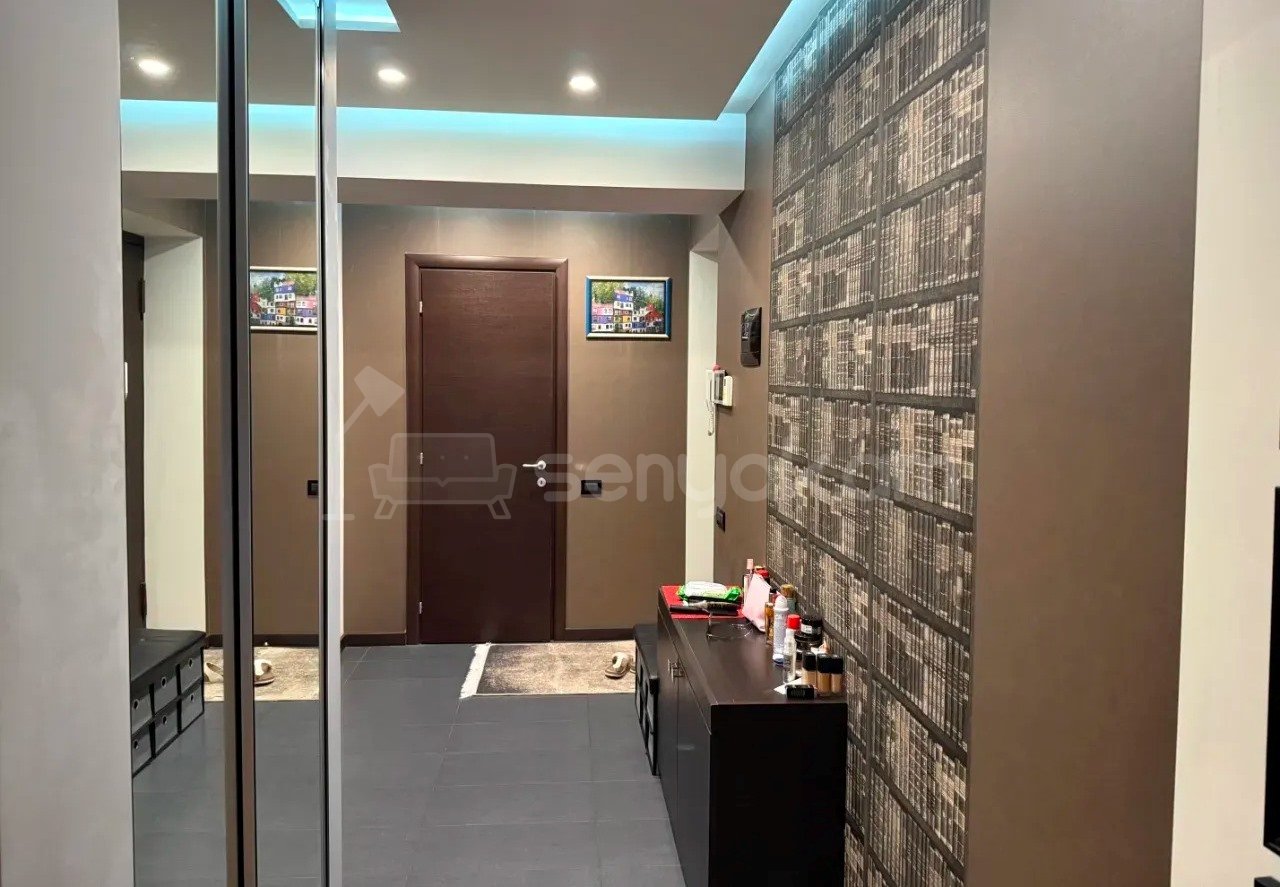 3 Սենյականոց Բնակարան Քարե Շենքում, 78քմ, 5/5 հարկ, Կապիտալ Վերանորոգված