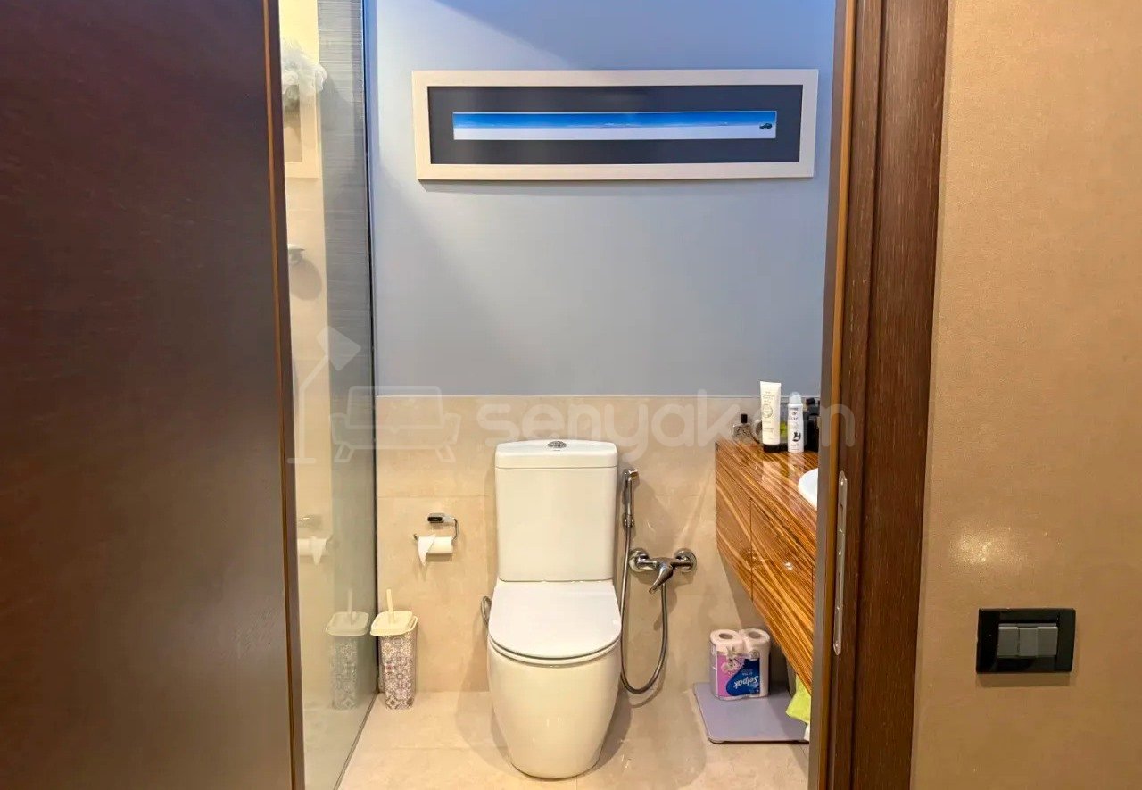 3 Սենյականոց Բնակարան Քարե Շենքում, 78քմ, 5/5 հարկ, Կապիտալ Վերանորոգված