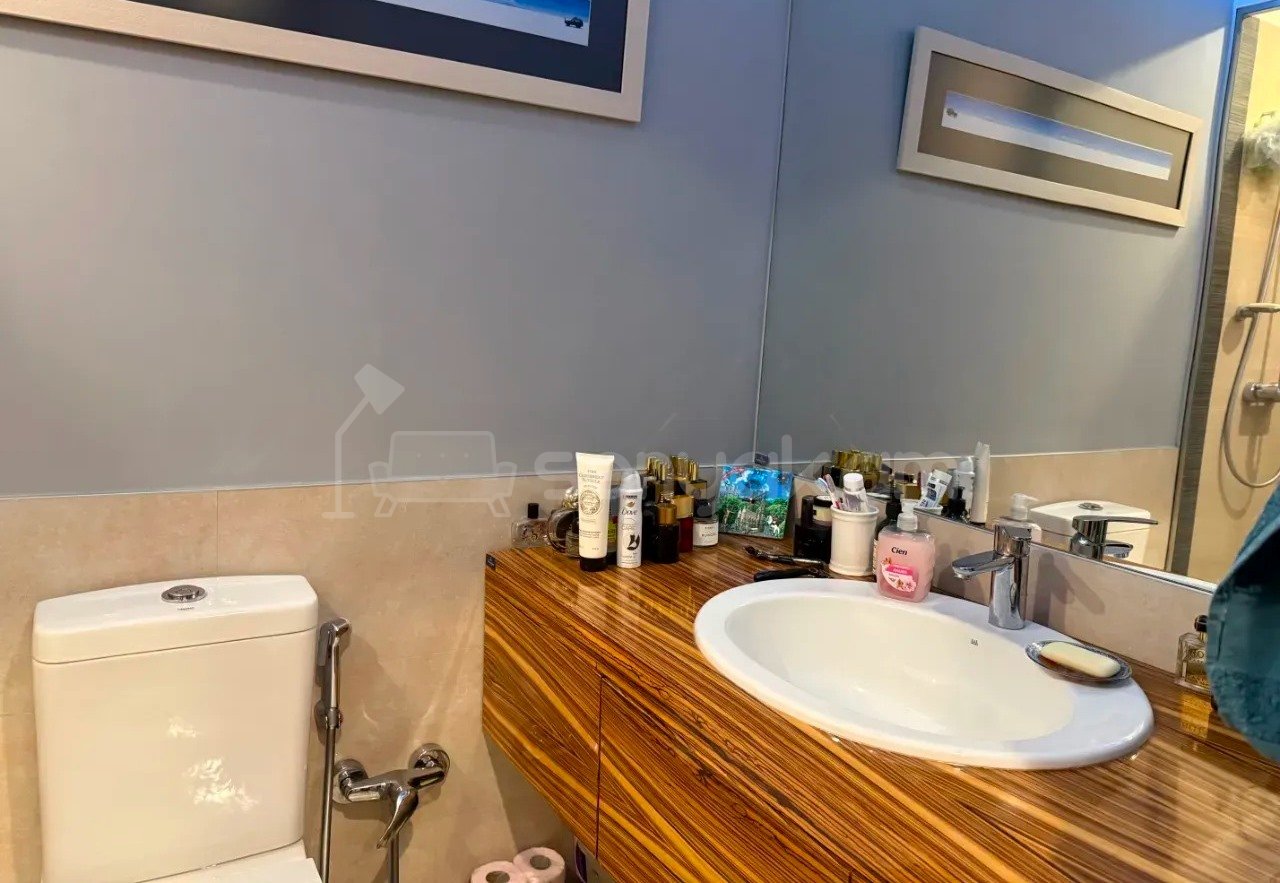 3 Սենյականոց Բնակարան Քարե Շենքում, 78քմ, 5/5 հարկ, Կապիտալ Վերանորոգված