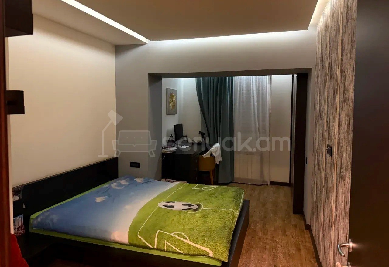 3 Սենյականոց Բնակարան Քարե Շենքում, 78քմ, 5/5 հարկ, Կապիտալ Վերանորոգված