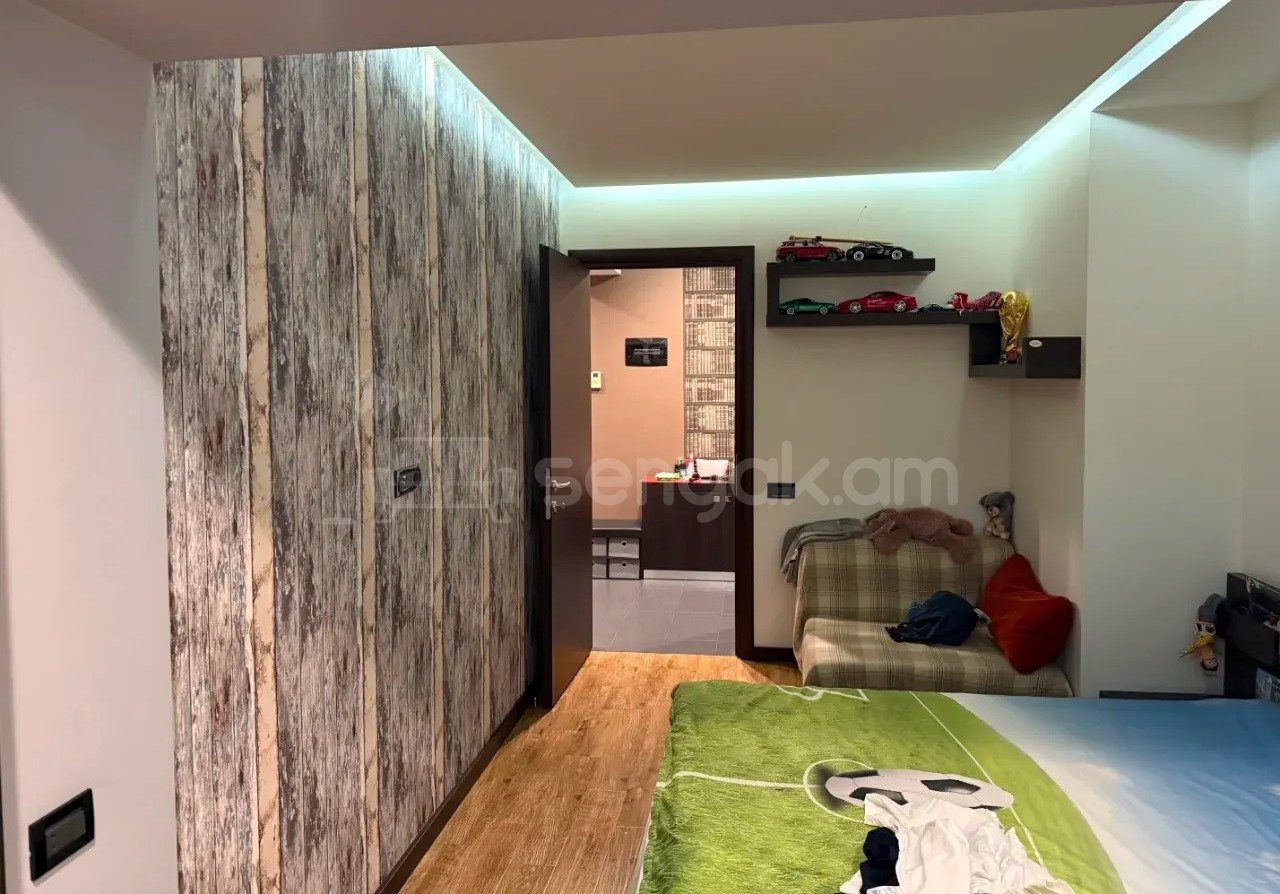 3 Սենյականոց Բնակարան Քարե Շենքում, 78քմ, 5/5 հարկ, Կապիտալ Վերանորոգված