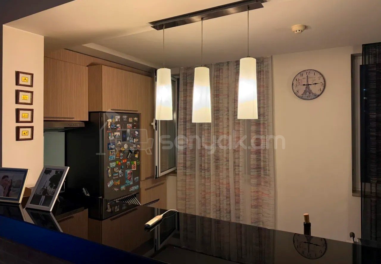 3 Սենյականոց Բնակարան Քարե Շենքում, 78քմ, 5/5 հարկ, Կապիտալ Վերանորոգված