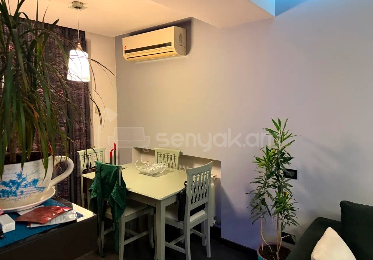 3 Սենյականոց Բնակարան Քարե Շենքում, 78քմ, 5/5 հարկ, Կապիտալ Վերանորոգված