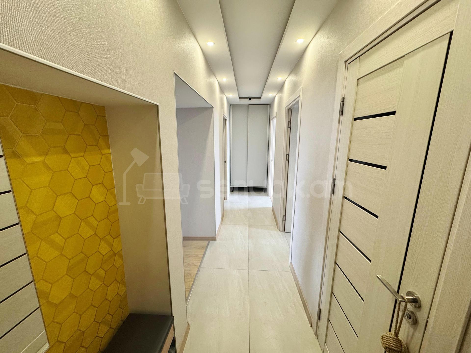 3 Սենյականոց Բնակարան Քարե Շենքում, 84քմ, 5/5 հարկ, Դիզայներական Վերանորոգված