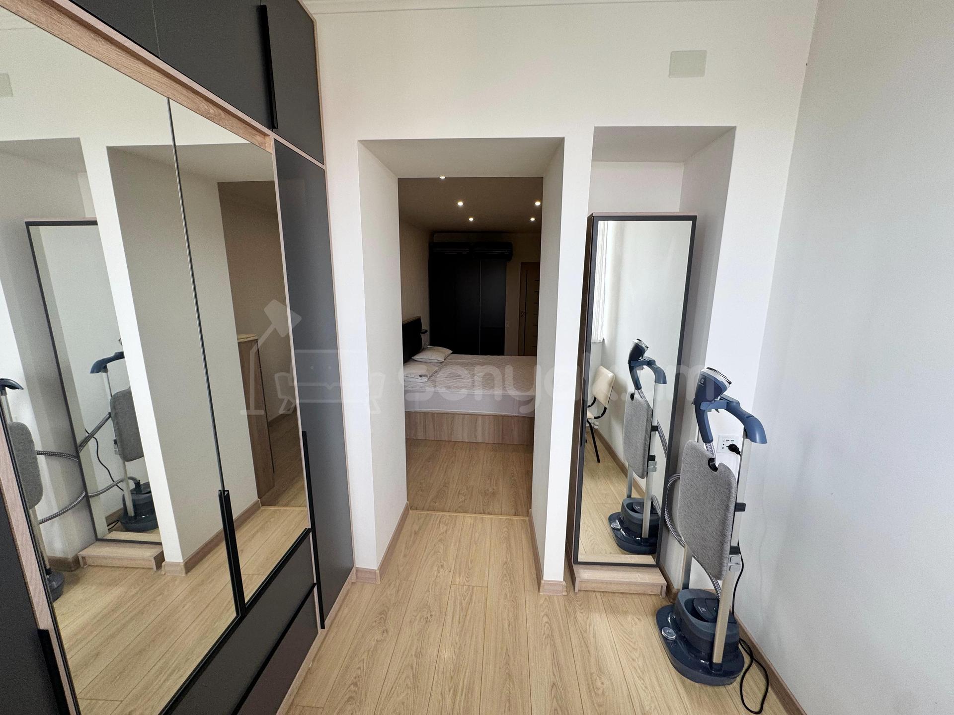 3 Սենյականոց Բնակարան Քարե Շենքում, 84քմ, 5/5 հարկ, Դիզայներական Վերանորոգված