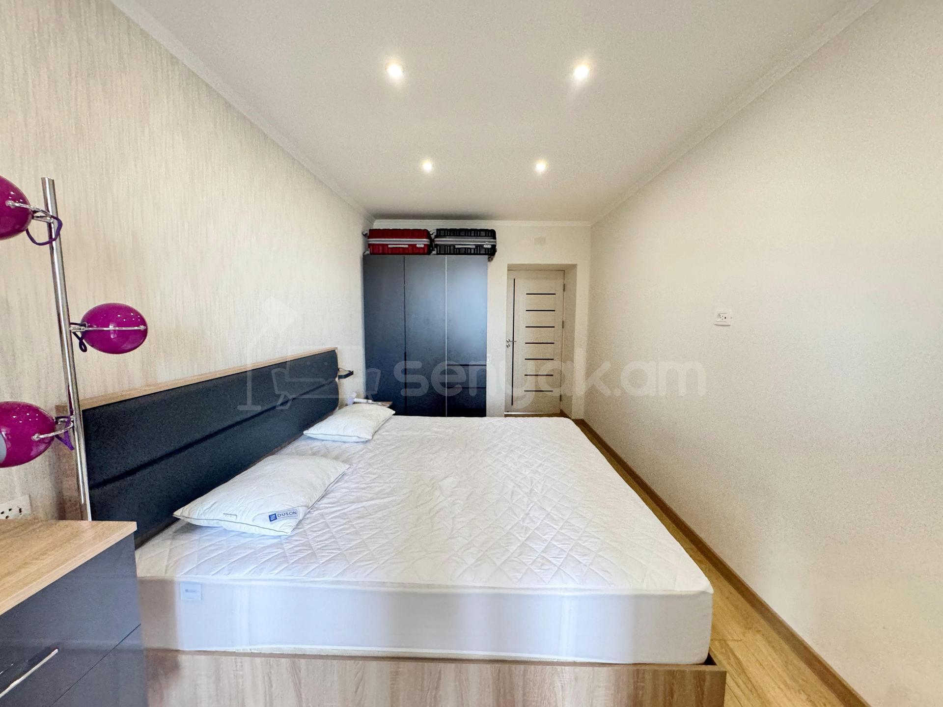 3 Սենյականոց Բնակարան Քարե Շենքում, 84քմ, 5/5 հարկ, Դիզայներական Վերանորոգված