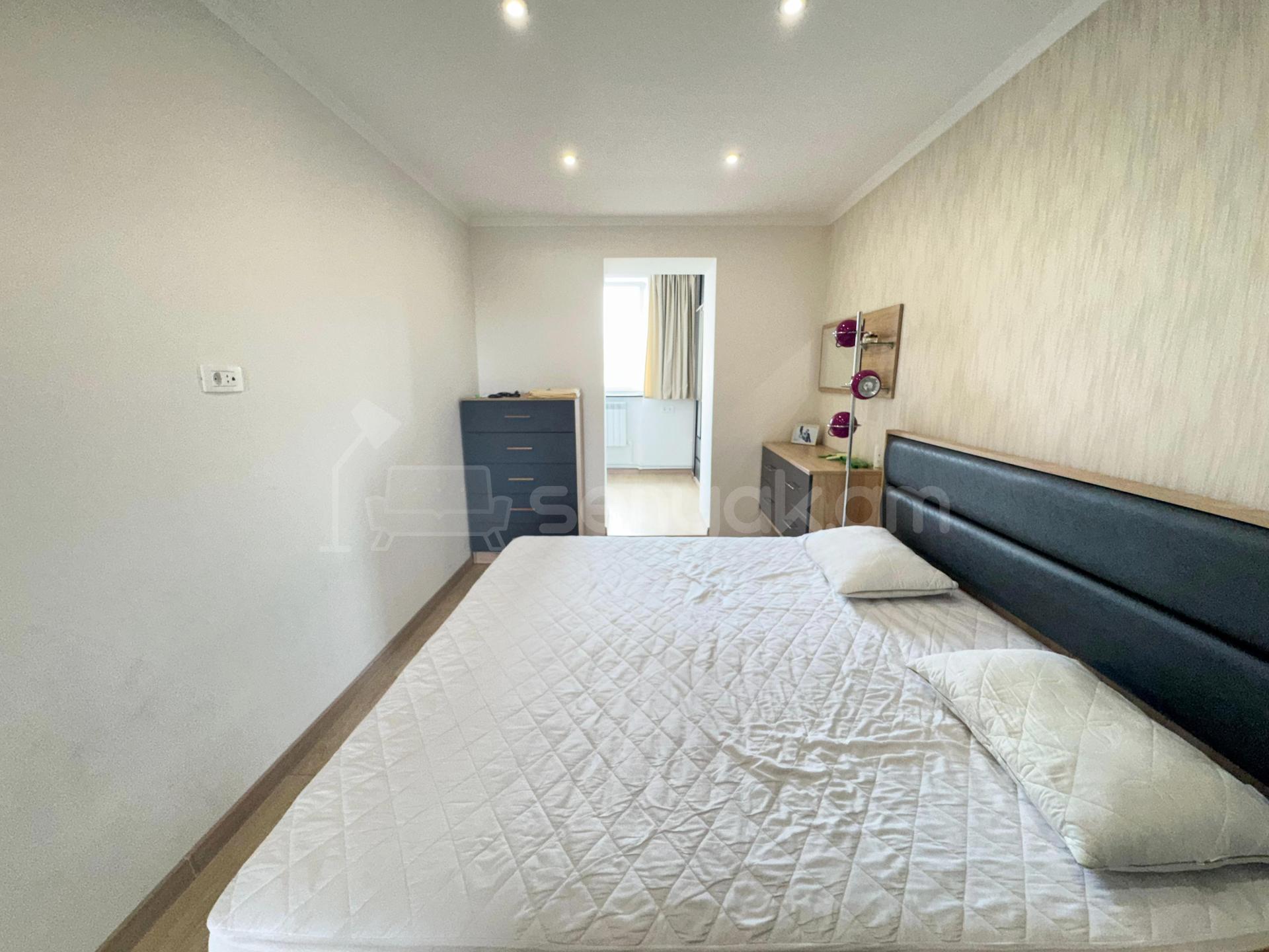 3 Սենյականոց Բնակարան Քարե Շենքում, 84քմ, 5/5 հարկ, Դիզայներական Վերանորոգված