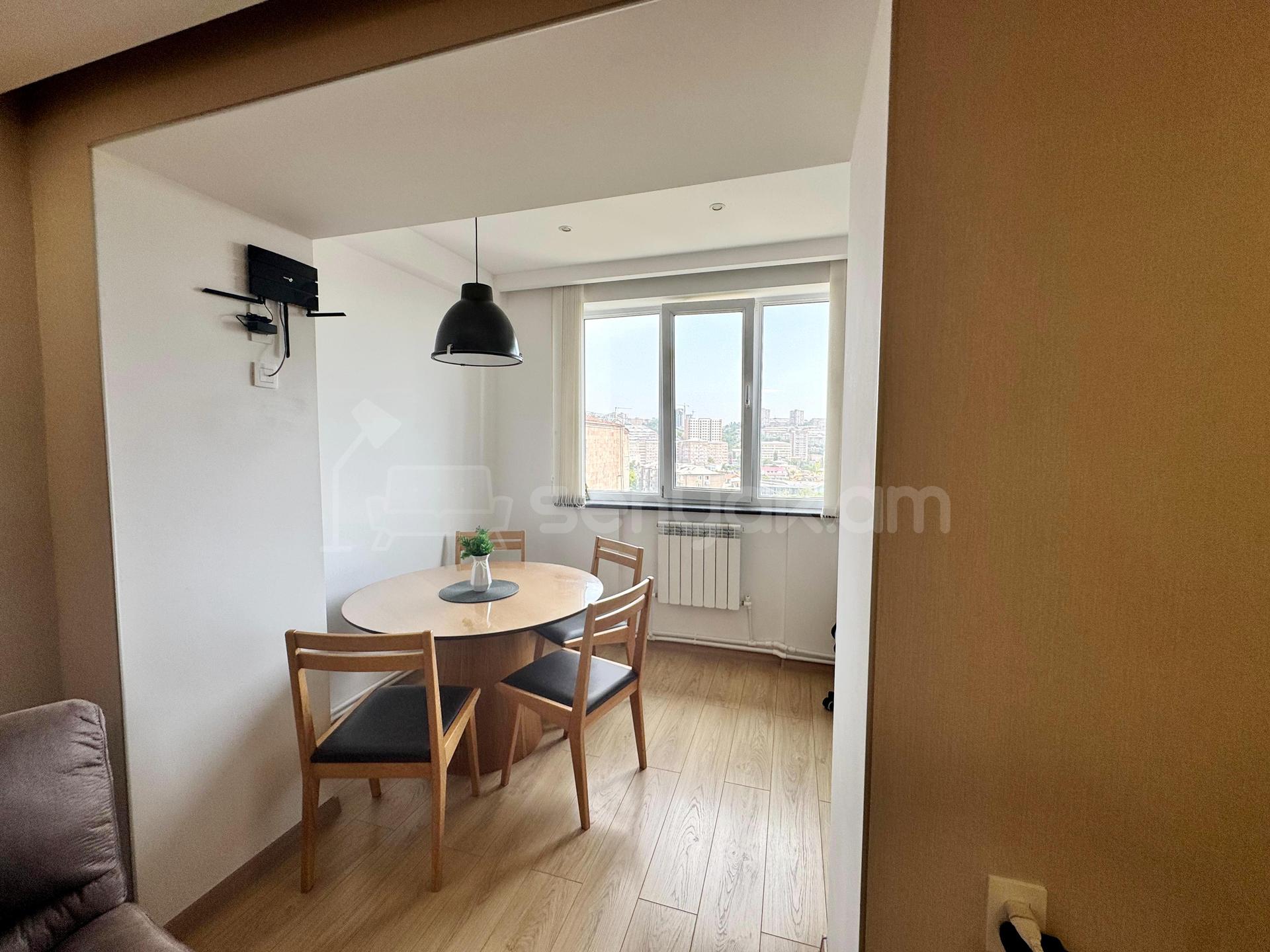 3 Սենյականոց Բնակարան Քարե Շենքում, 84քմ, 5/5 հարկ, Դիզայներական Վերանորոգված