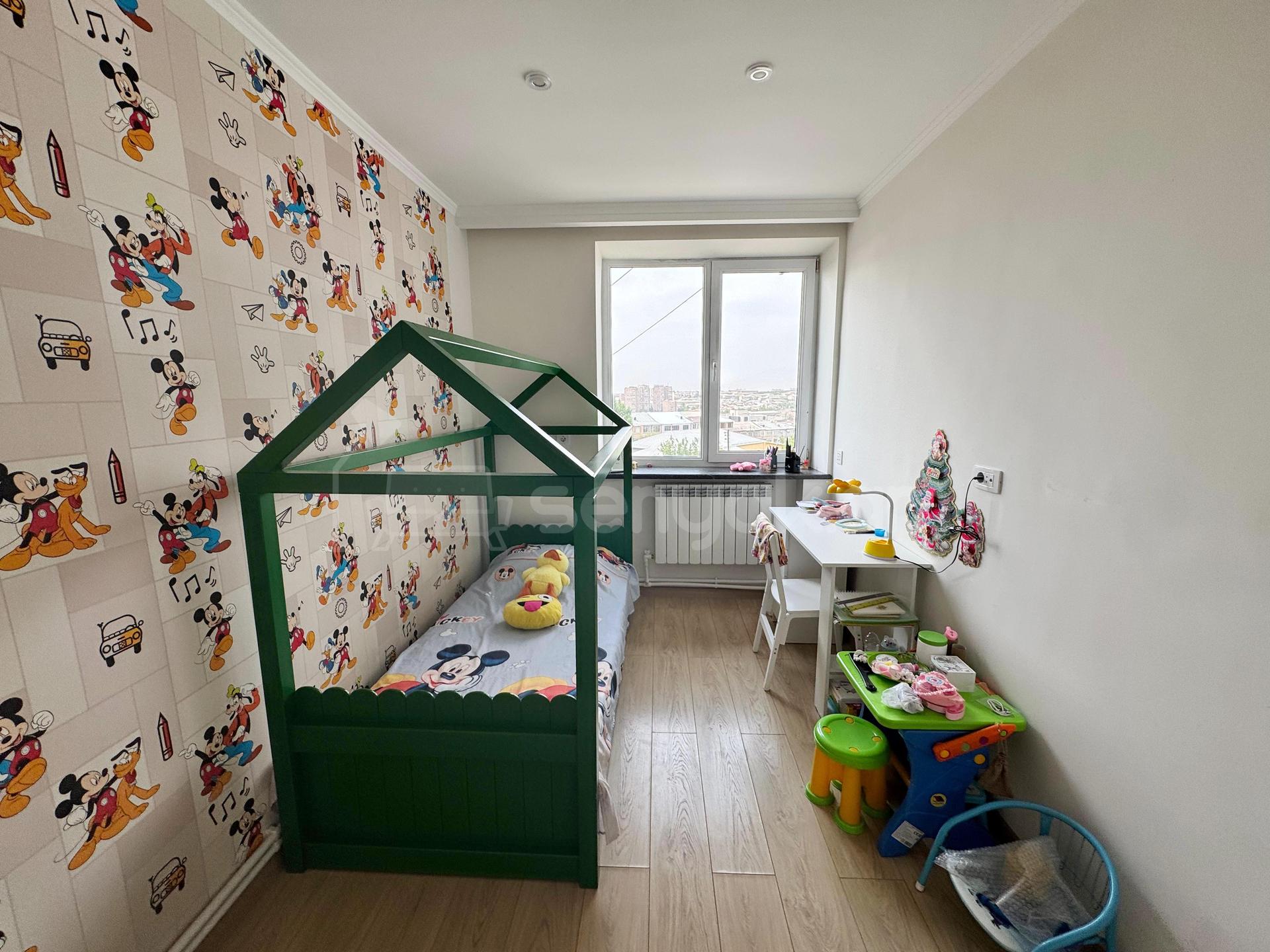 3 Սենյականոց Բնակարան Քարե Շենքում, 84քմ, 5/5 հարկ, Դիզայներական Վերանորոգված