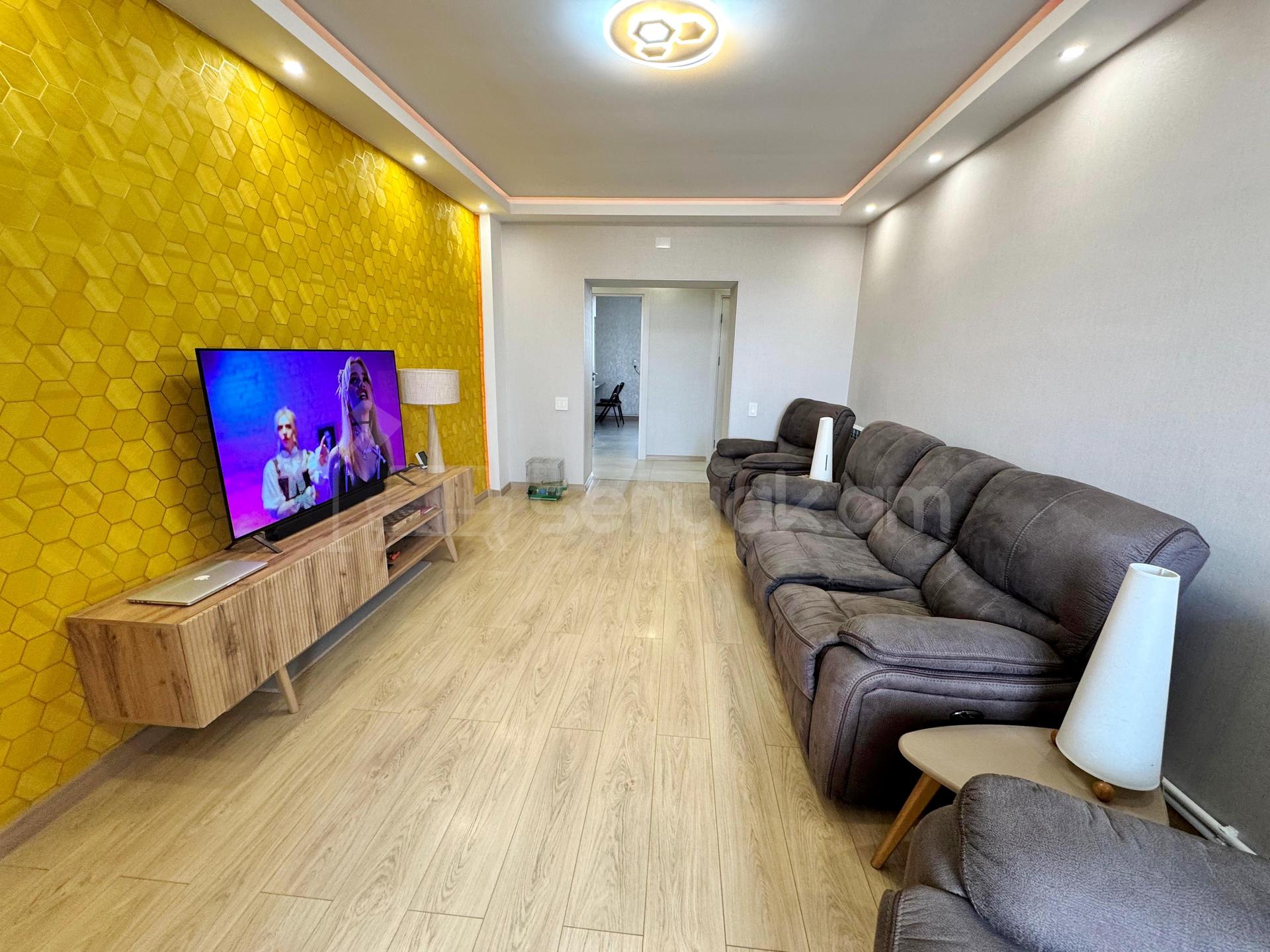 3 Սենյականոց Բնակարան Քարե Շենքում, 84քմ, 5/5 հարկ, Դիզայներական Վերանորոգված