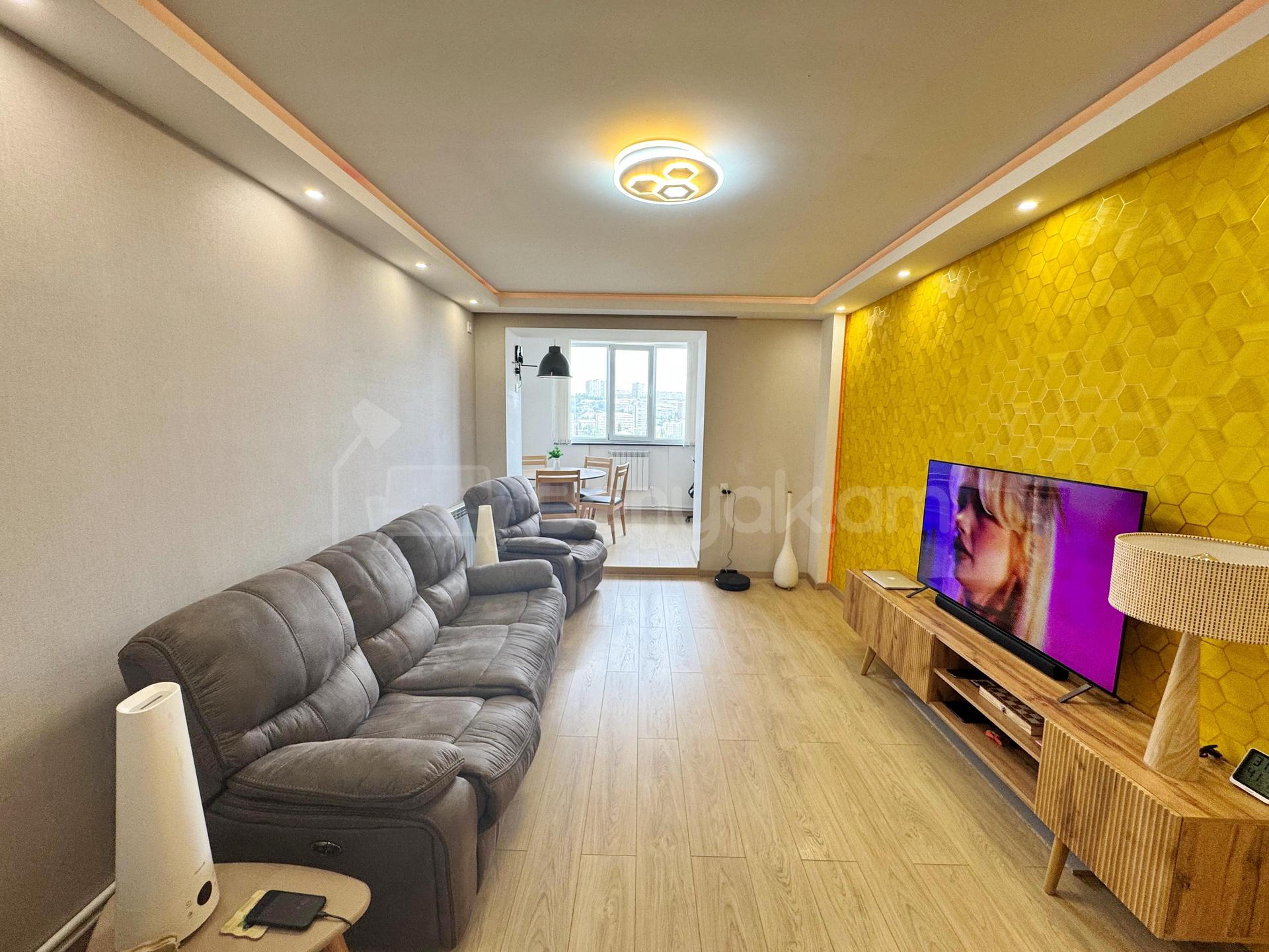 3 Սենյականոց Բնակարան Քարե Շենքում, 84քմ, 5/5 հարկ, Դիզայներական Վերանորոգված