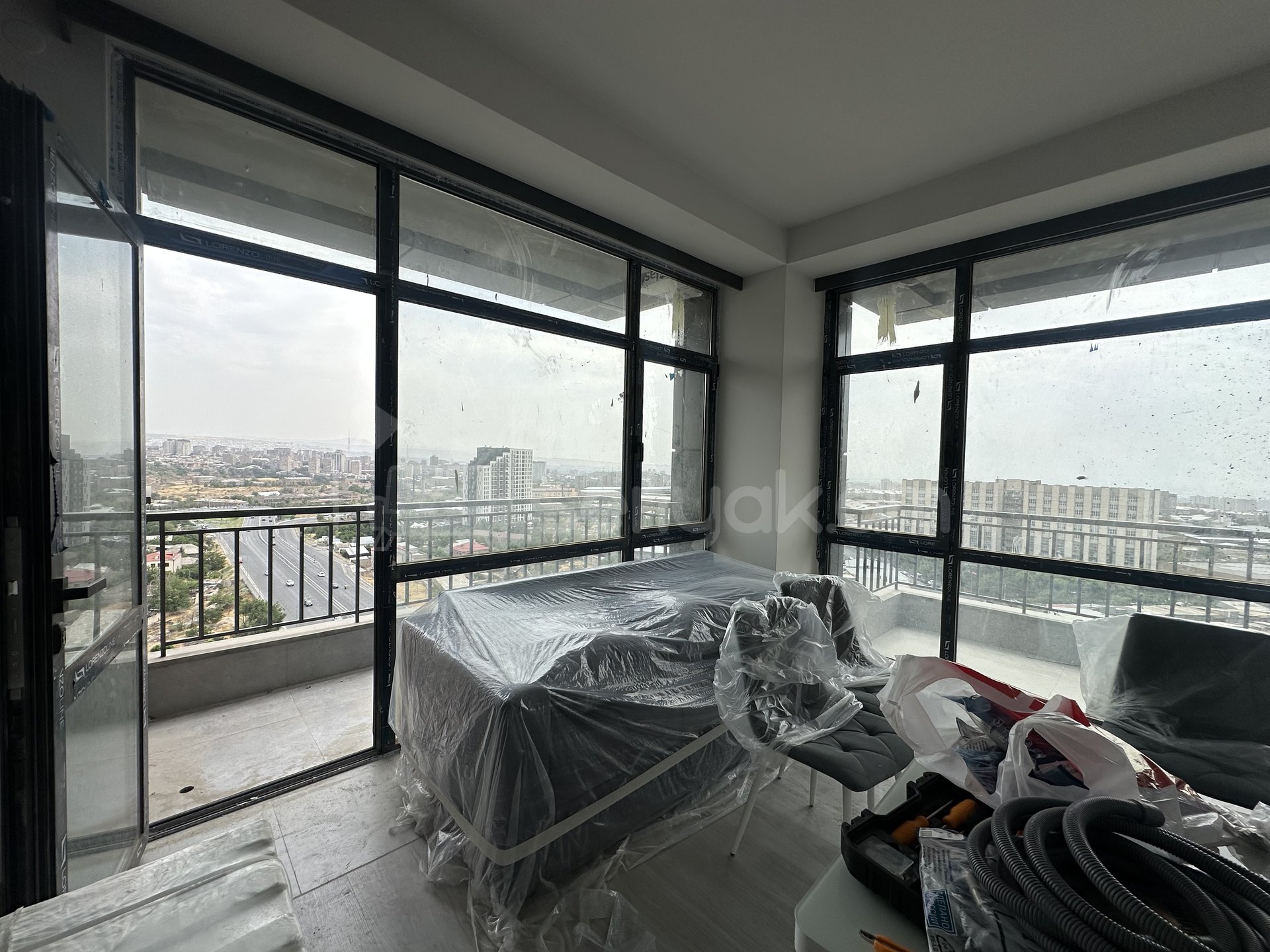 1 Սենյականոց Բնակարան, 48քմ, 3/15 հարկ, Դիզայներական Վերանորոգված, Կահավորված, Արևկող