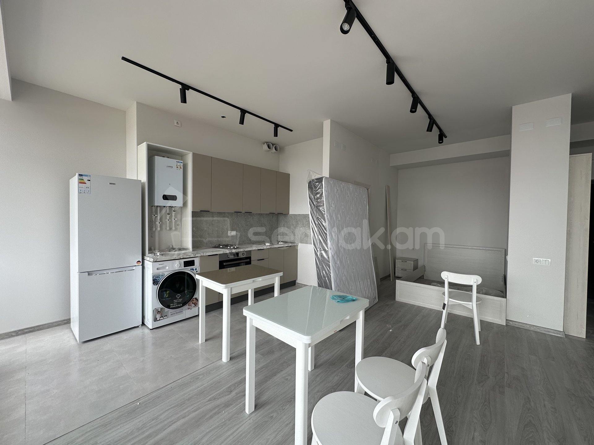 1 Սենյականոց Բնակարան, 48քմ, 3/15 հարկ, Դիզայներական Վերանորոգված, Կահավորված, Արևկող