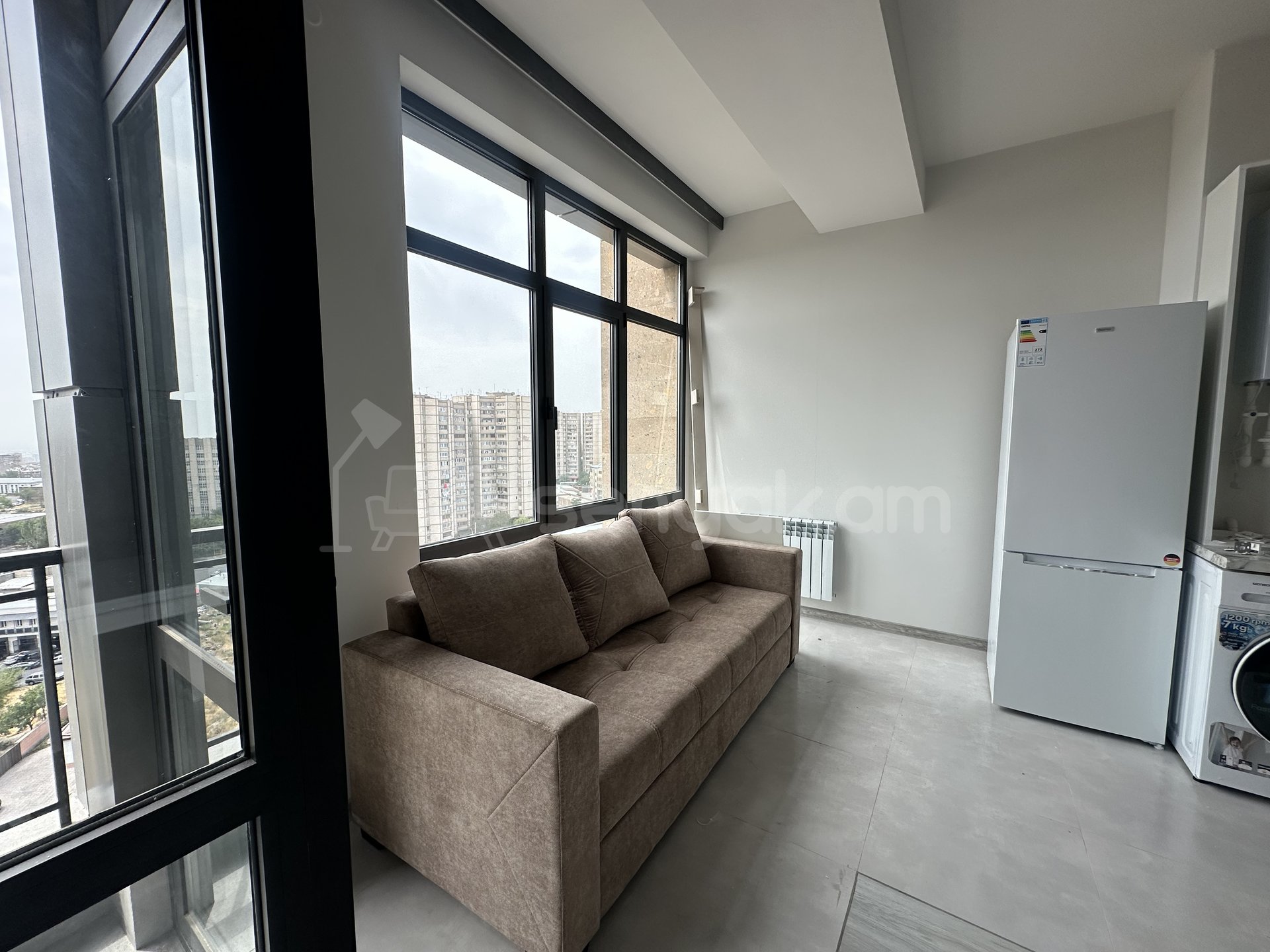 1 Սենյականոց Բնակարան, 48քմ, 3/15 հարկ, Դիզայներական Վերանորոգված, Կահավորված, Արևկող