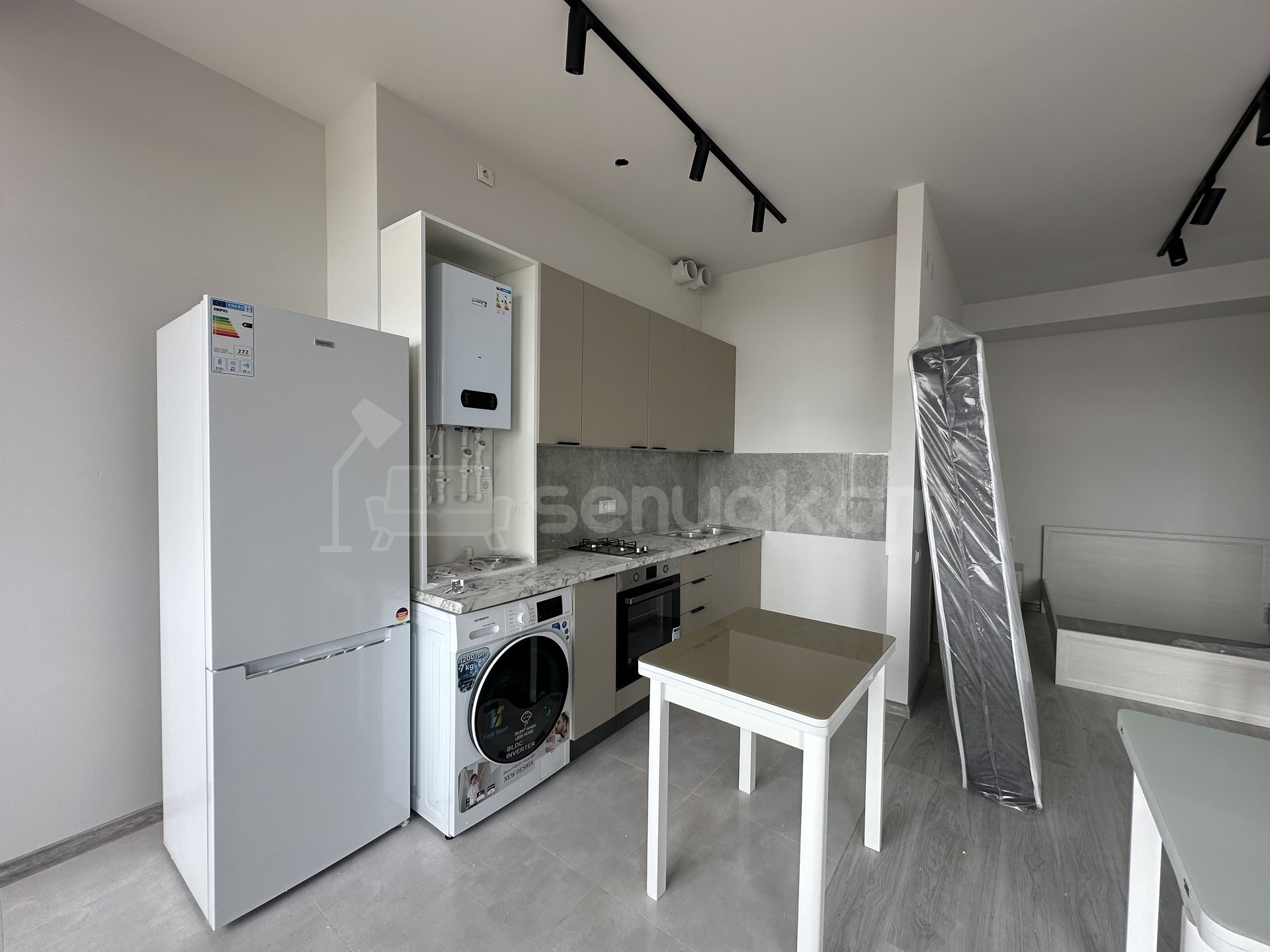 1 Սենյականոց Բնակարան, 48քմ, 3/15 հարկ, Դիզայներական Վերանորոգված, Կահավորված, Արևկող