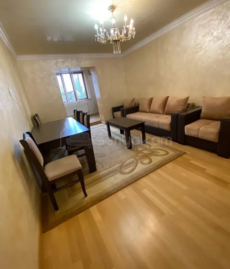 3 Սենյականոց Բնակարան Քարե Շենքում, 81քմ, 2/5 հարկ, Կապիտալ Վերանորոգված, Կահավորված