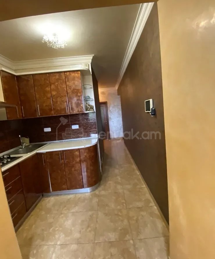 3 Սենյականոց Բնակարան Քարե Շենքում, 81քմ, 2/5 հարկ, Կապիտալ Վերանորոգված, Կահավորված