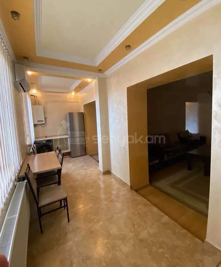 3 Սենյականոց Բնակարան Քարե Շենքում, 81քմ, 2/5 հարկ, Կապիտալ Վերանորոգված, Կահավորված