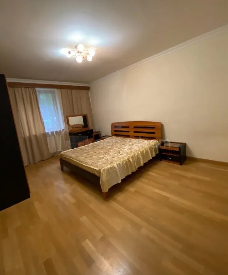 3 Սենյականոց Բնակարան Քարե Շենքում, 81քմ, 2/5 հարկ, Կապիտալ Վերանորոգված, Կահավորված