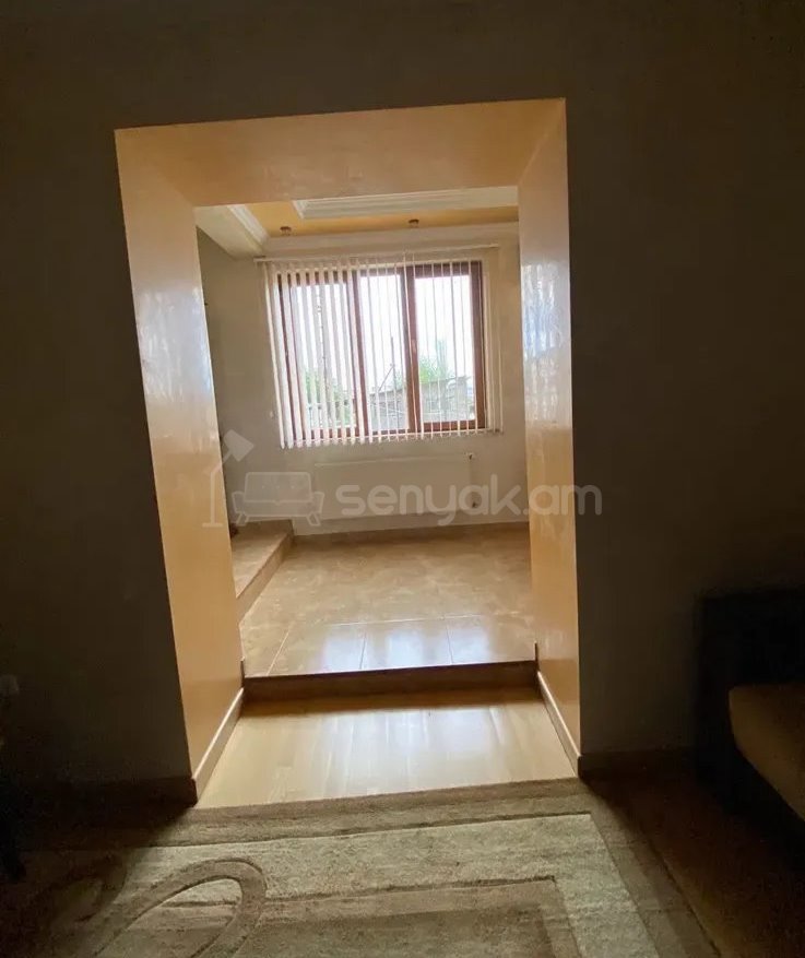 3 Սենյականոց Բնակարան Քարե Շենքում, 81քմ, 2/5 հարկ, Կապիտալ Վերանորոգված, Կահավորված