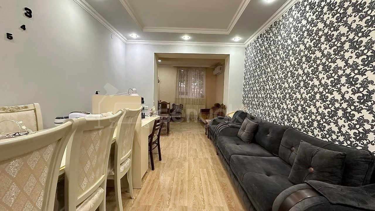 3 Սենյականոց Բնակարան Քարե Շենքում, 85քմ, 1/4 հարկ, Կապիտալ Վերանորոգված