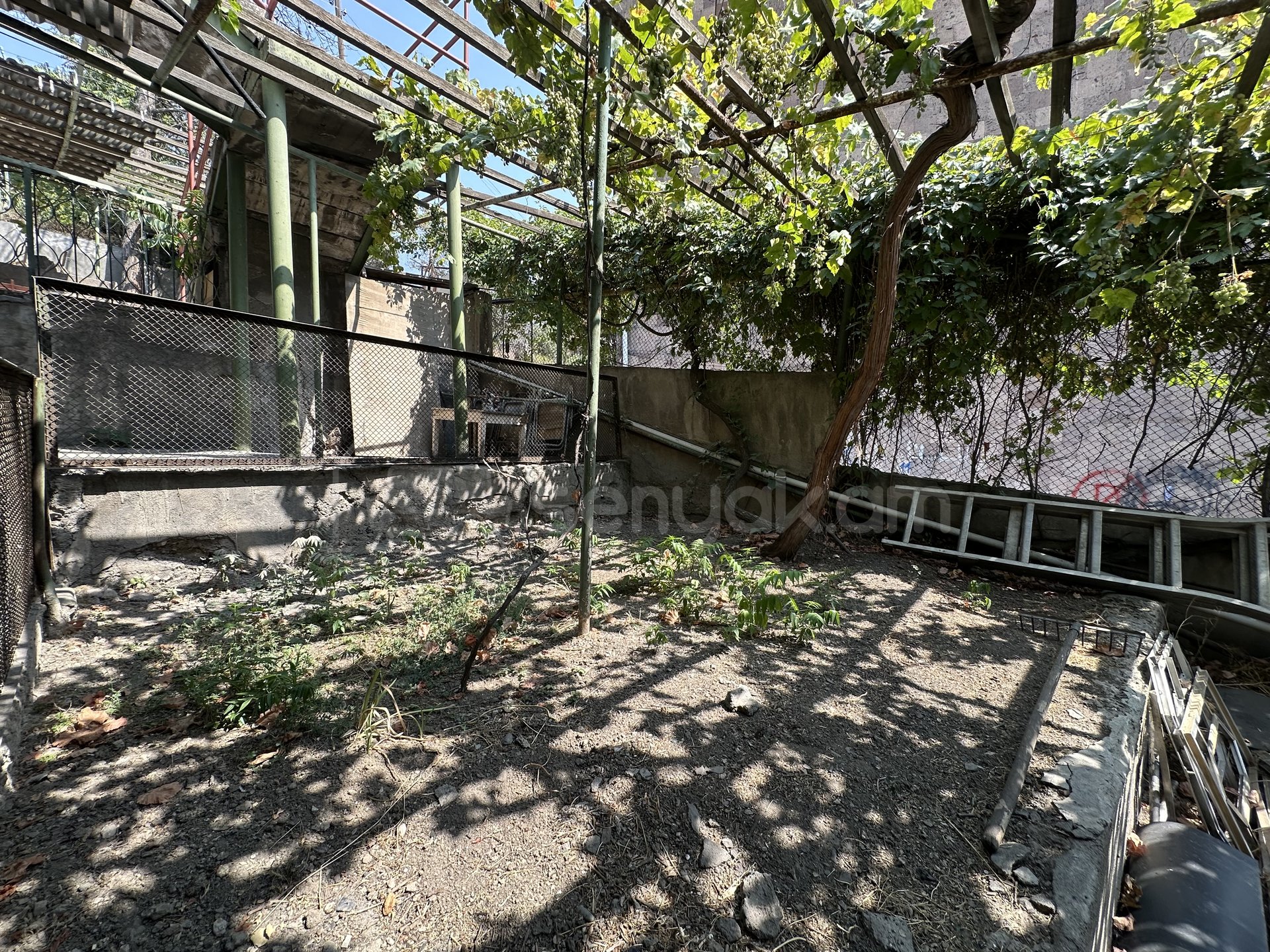 8 Սենյականոց Սեփական Տուն, 316քմ, Կոսմետիկ Վերանորոգված, Ավտոտնակով