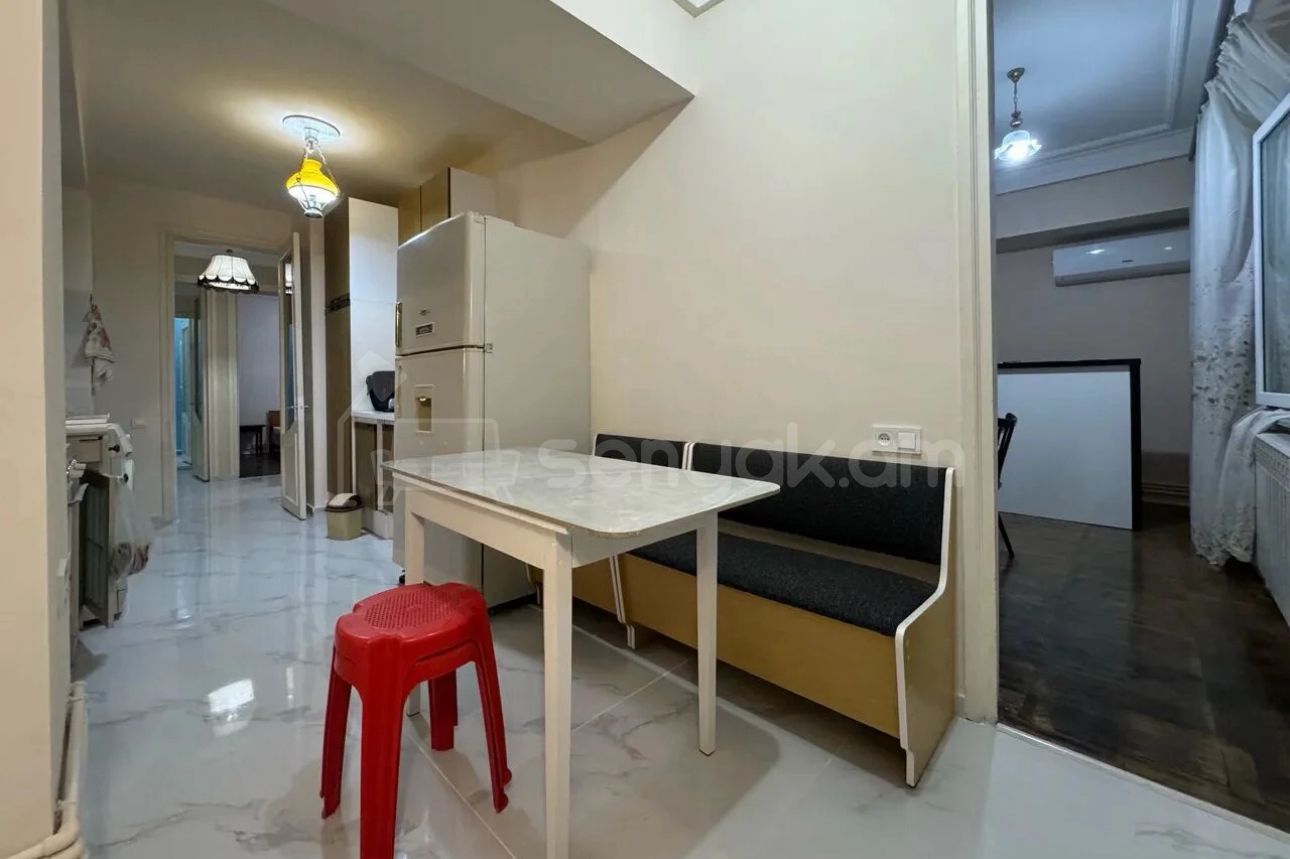 3 Սենյականոց Բնակարան, 85քմ, 8/15 հարկ, Կապիտալ Վերանորոգված, Կահավորված, Արևկող