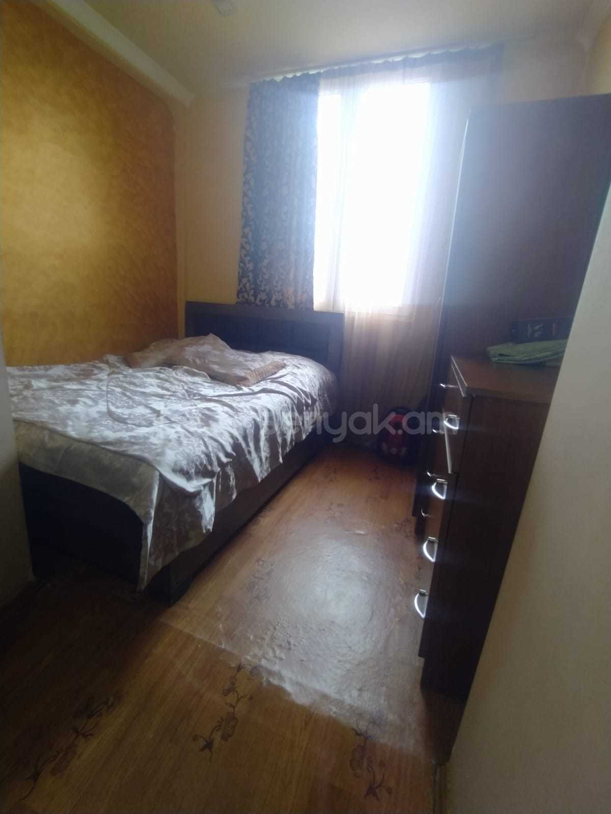 2 Սենյականոց Բնակարան Քարե Շենքում, 42քմ, 4/4 հարկ, Նորմալ Վիճակում