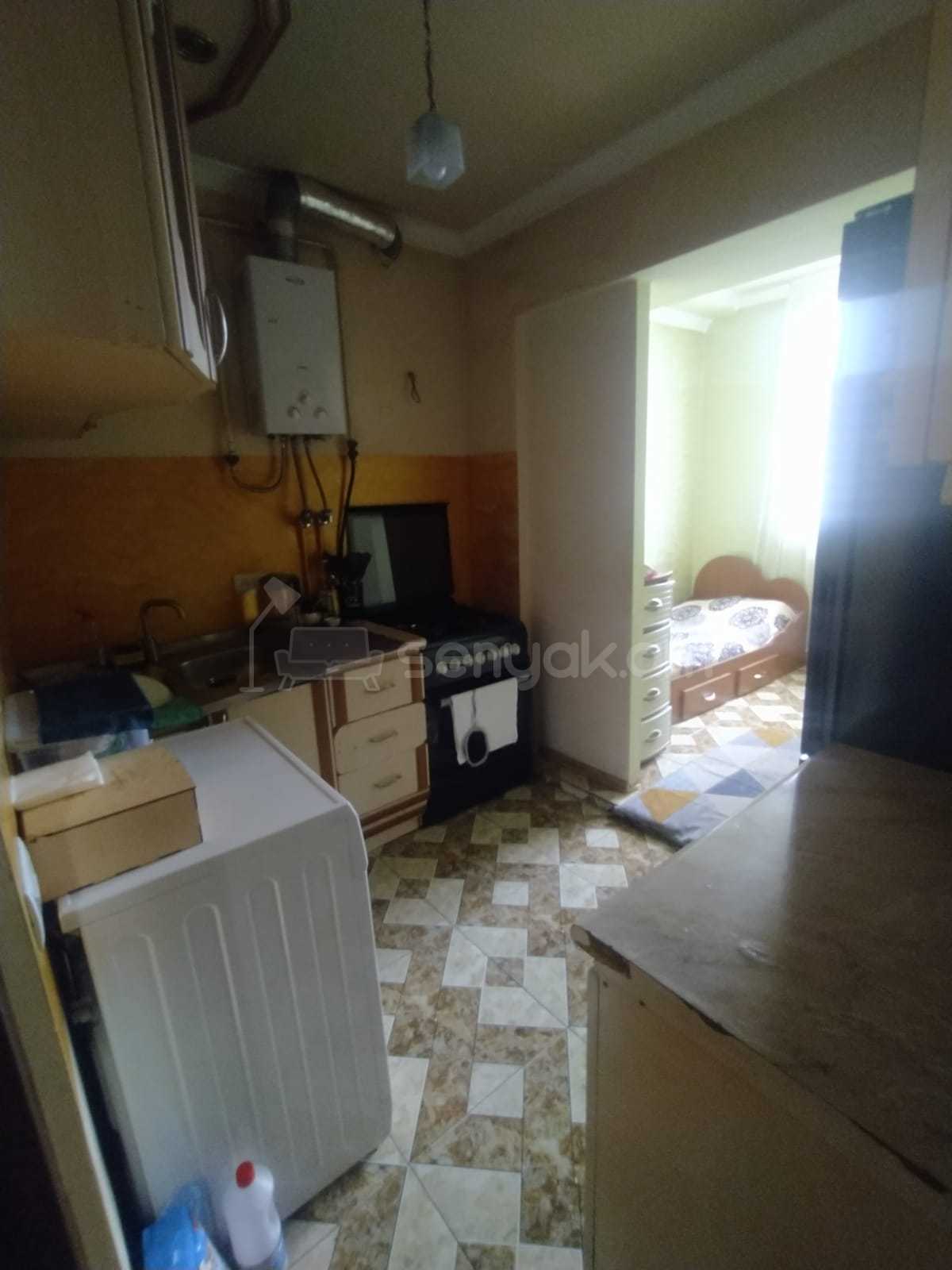 2 Սենյականոց Բնակարան Քարե Շենքում, 42քմ, 4/4 հարկ, Նորմալ Վիճակում