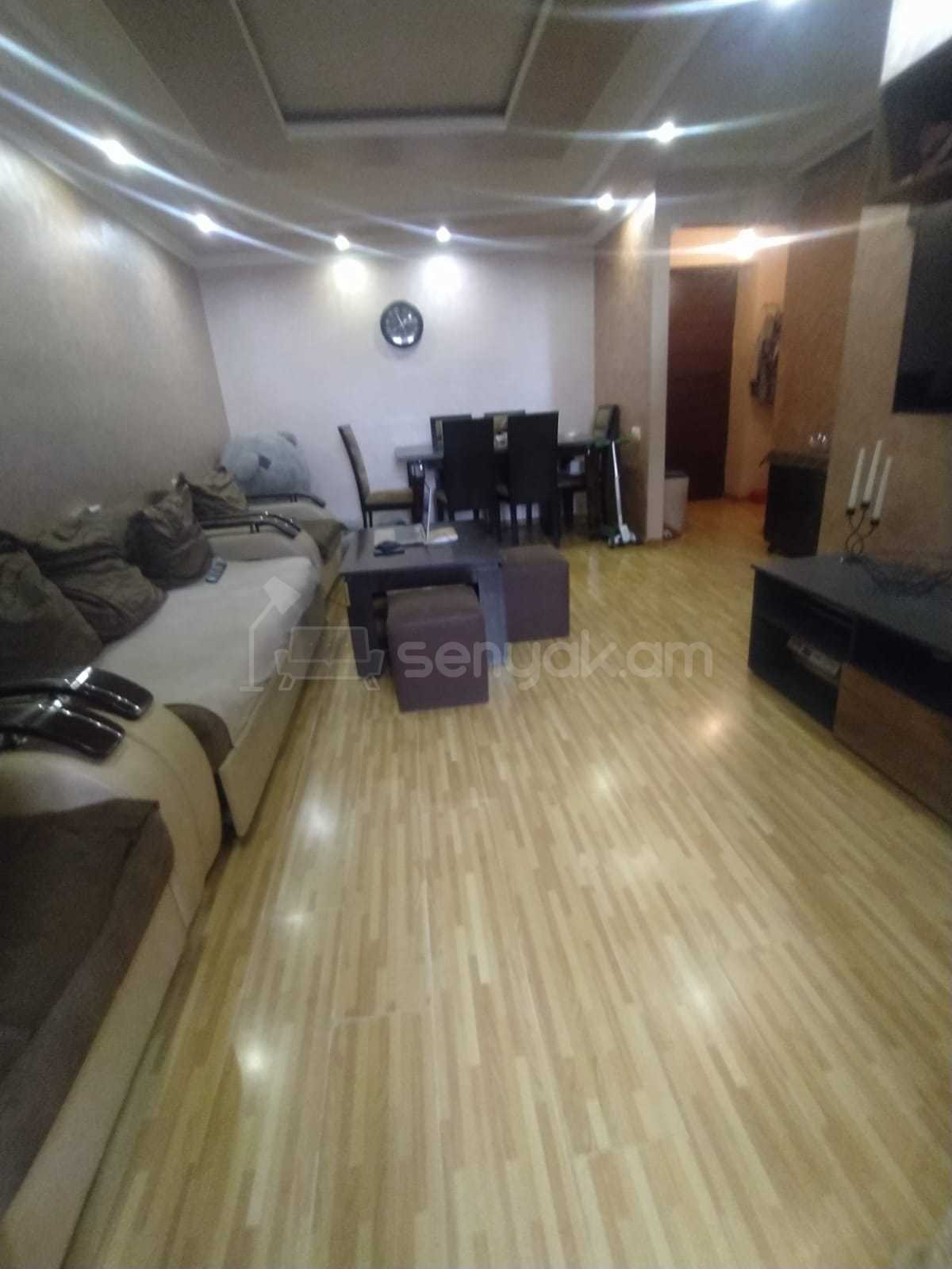 2 Սենյականոց Բնակարան Քարե Շենքում, 42քմ, 4/4 հարկ, Նորմալ Վիճակում