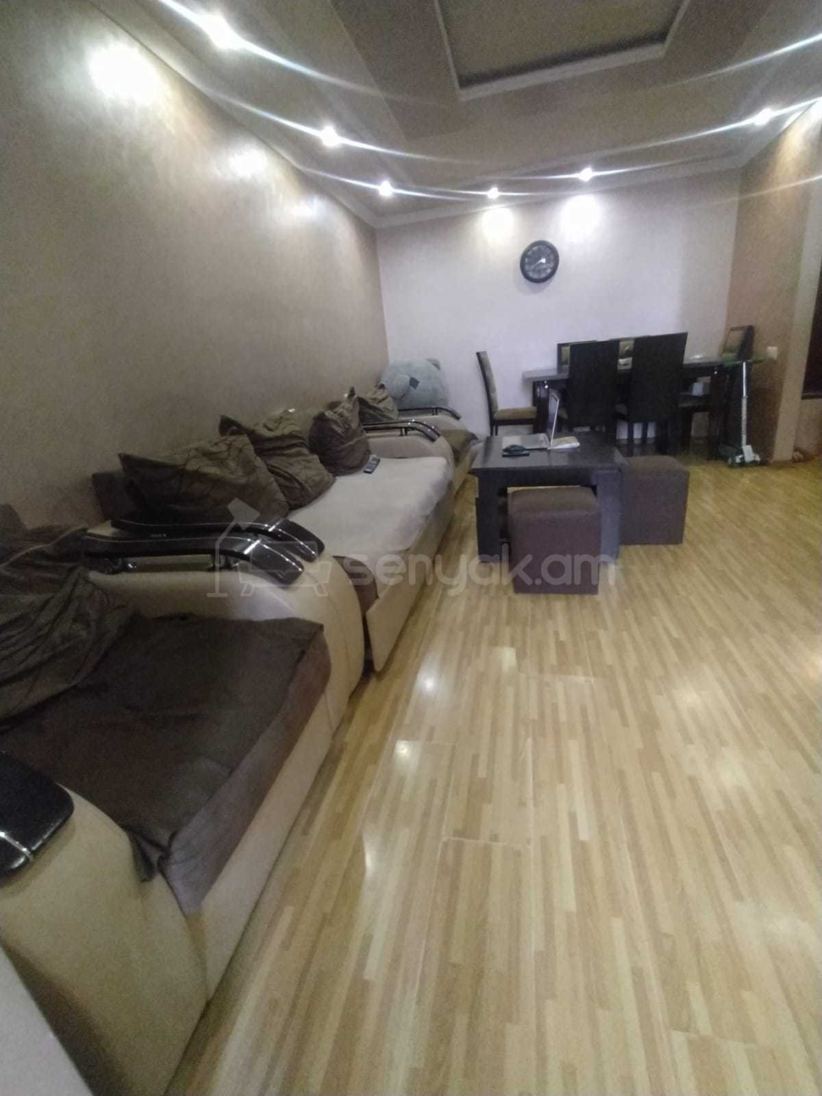 2 Սենյականոց Բնակարան Քարե Շենքում, 42քմ, 4/4 հարկ, Նորմալ Վիճակում