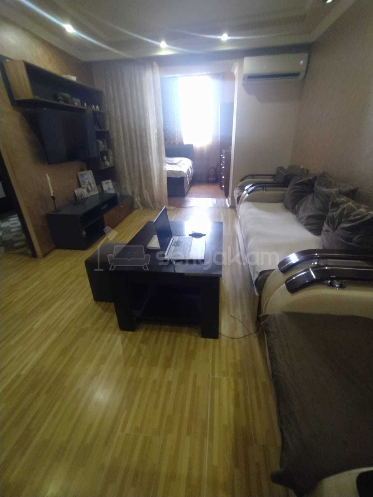 2 Սենյականոց Բնակարան Քարե Շենքում, 42քմ, 4/4 հարկ, Նորմալ Վիճակում