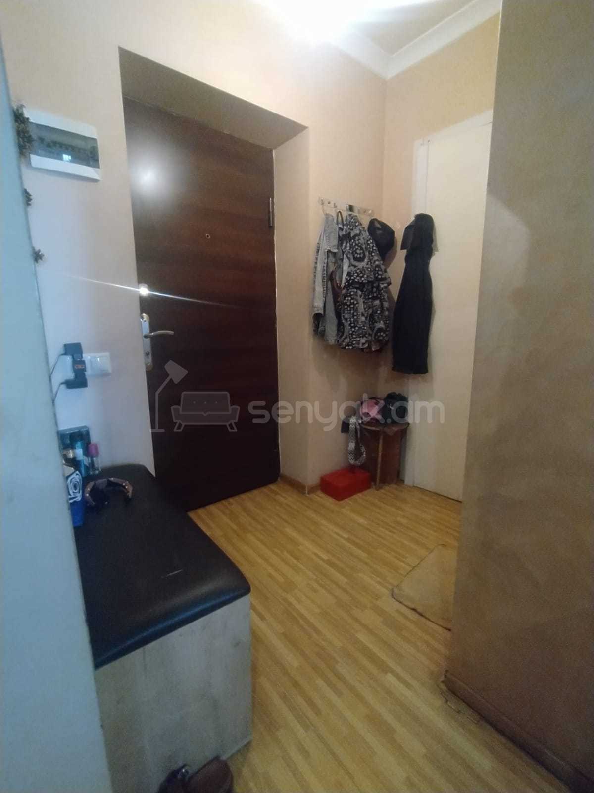 2 Սենյականոց Բնակարան Քարե Շենքում, 42քմ, 4/4 հարկ, Նորմալ Վիճակում