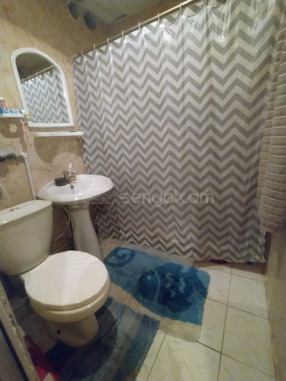 2 Սենյականոց Բնակարան Քարե Շենքում, 42քմ, 4/4 հարկ, Նորմալ Վիճակում