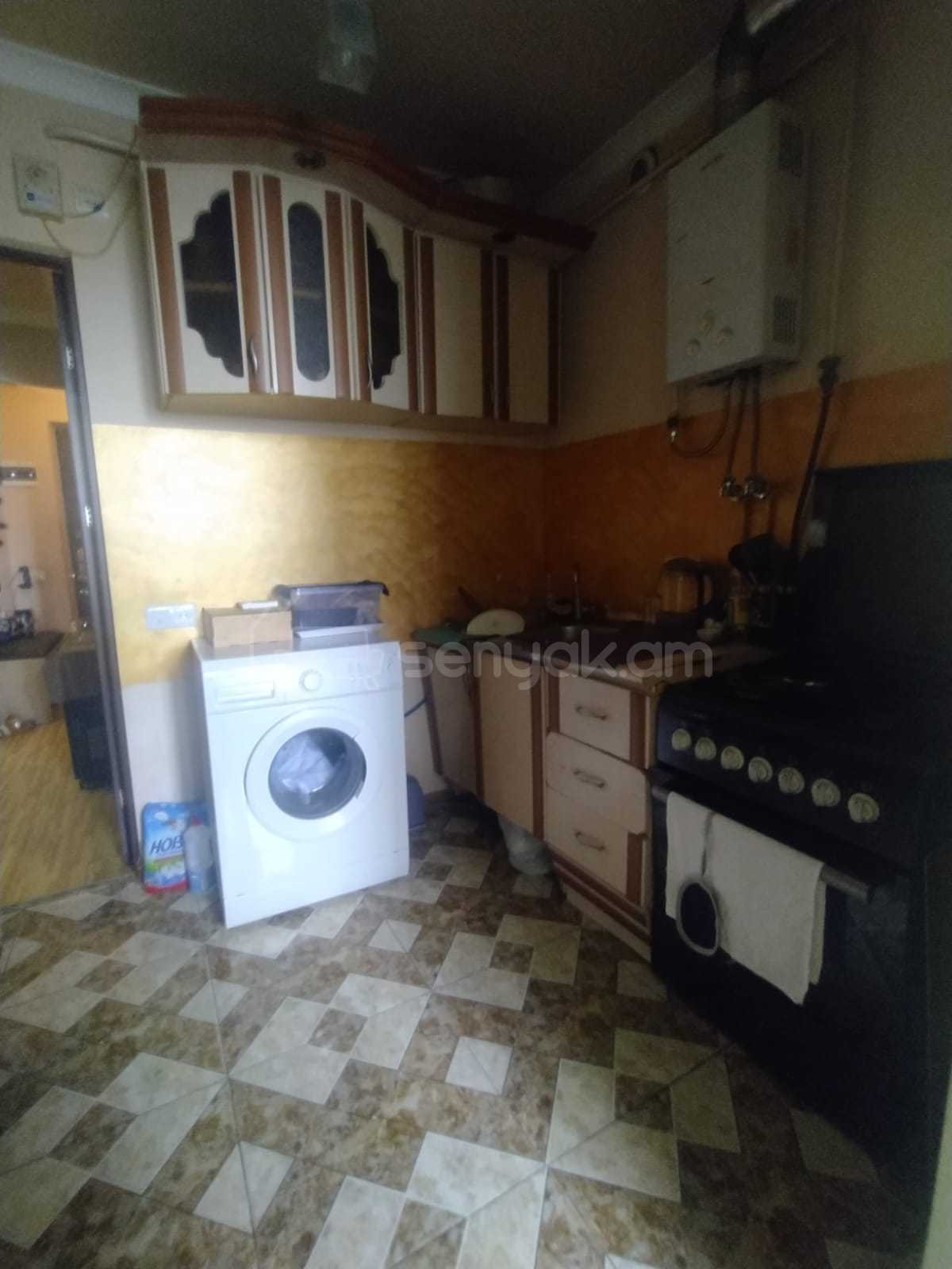 2 Սենյականոց Բնակարան Քարե Շենքում, 42քմ, 4/4 հարկ, Նորմալ Վիճակում