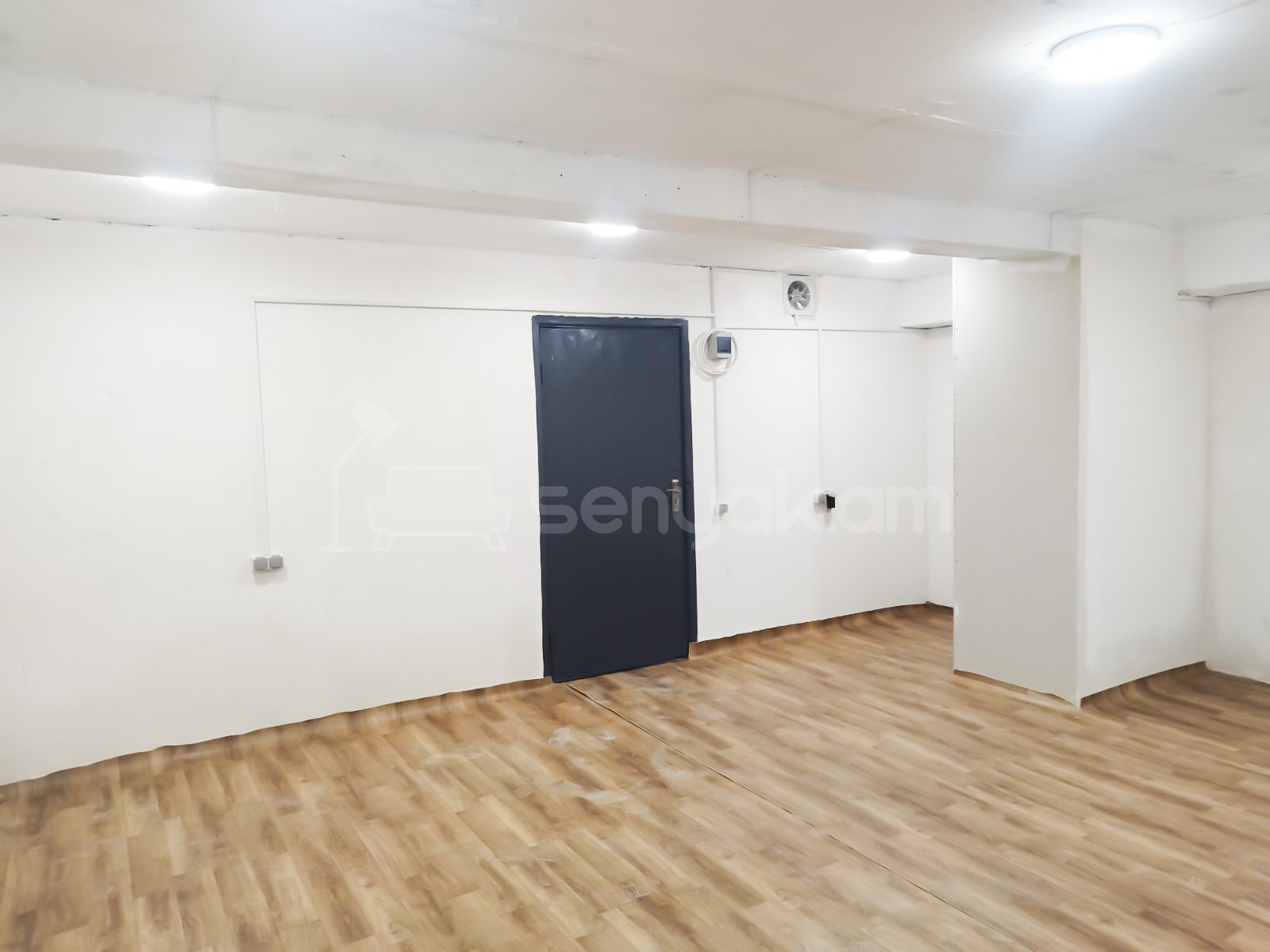 Պահեստային