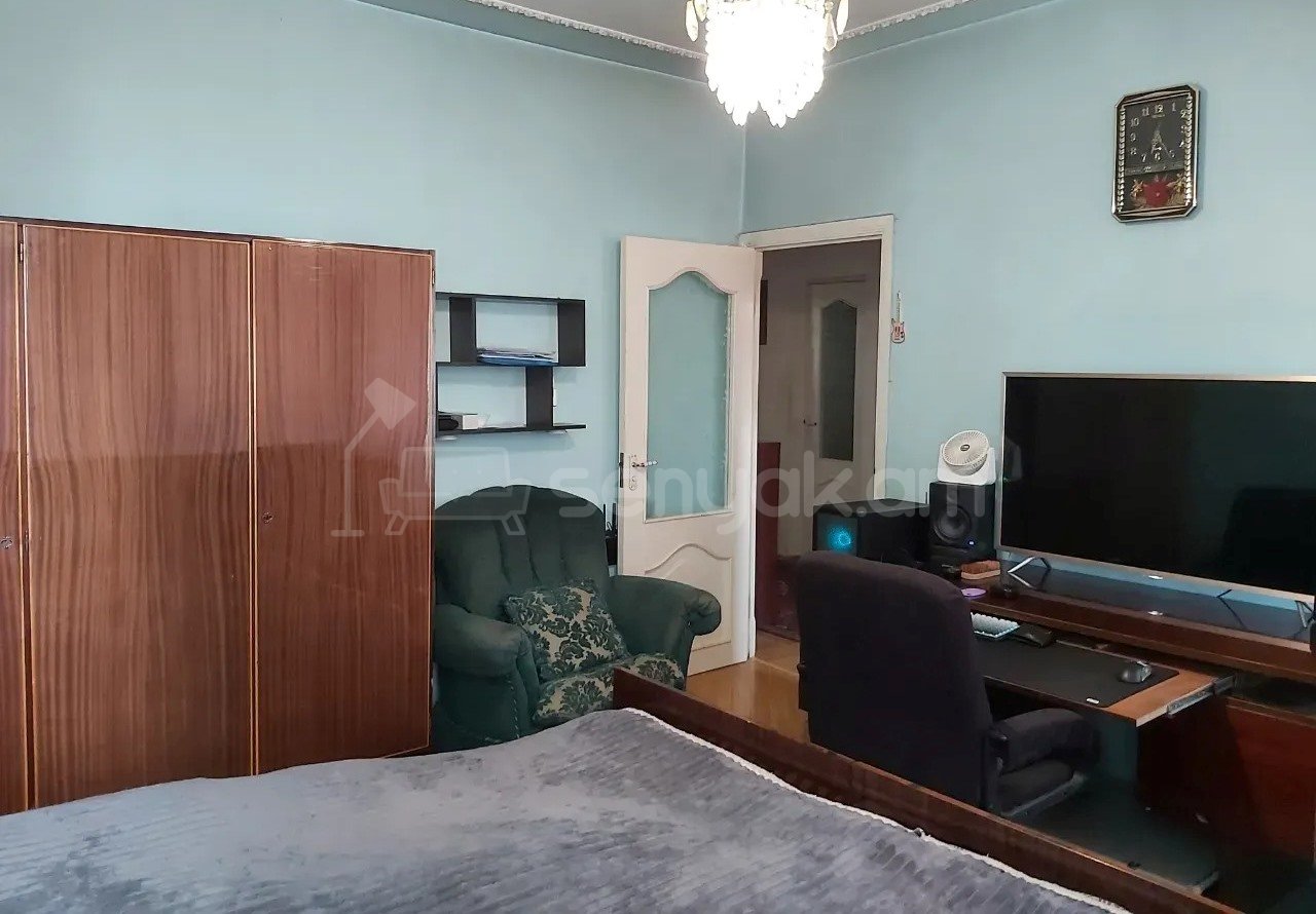 3 Սենյականոց Բնակարան Քարե Շենքում, 73քմ, 2/5 հարկ, Նորմալ Վիճակում