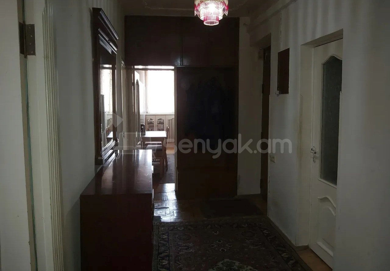 3 Սենյականոց Բնակարան Քարե Շենքում, 73քմ, 2/5 հարկ, Նորմալ Վիճակում